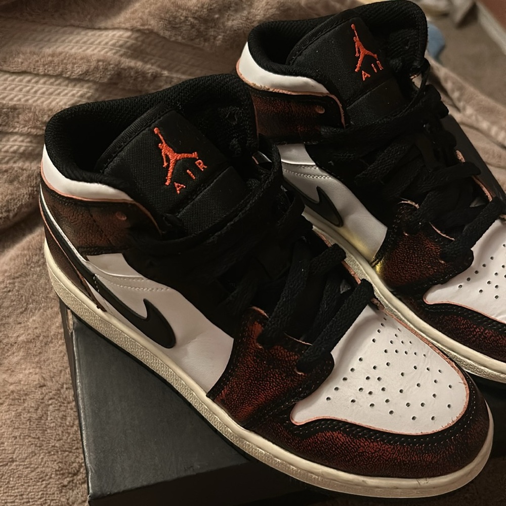 Air Jordan’s, mid rise, red/whitete